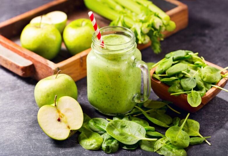 weight loss smoothie with spinach and apples