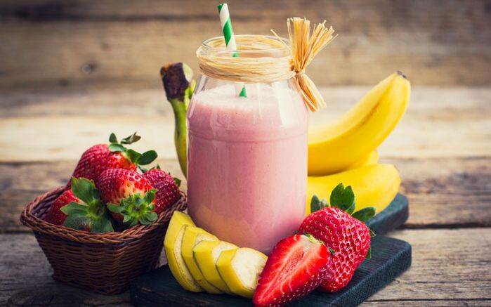 Fruit smoothie with bananas and strawberries in the diet of those who want to lose weight