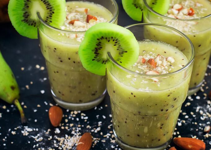 Kiwi and banana smoothies are cooked for weight loss